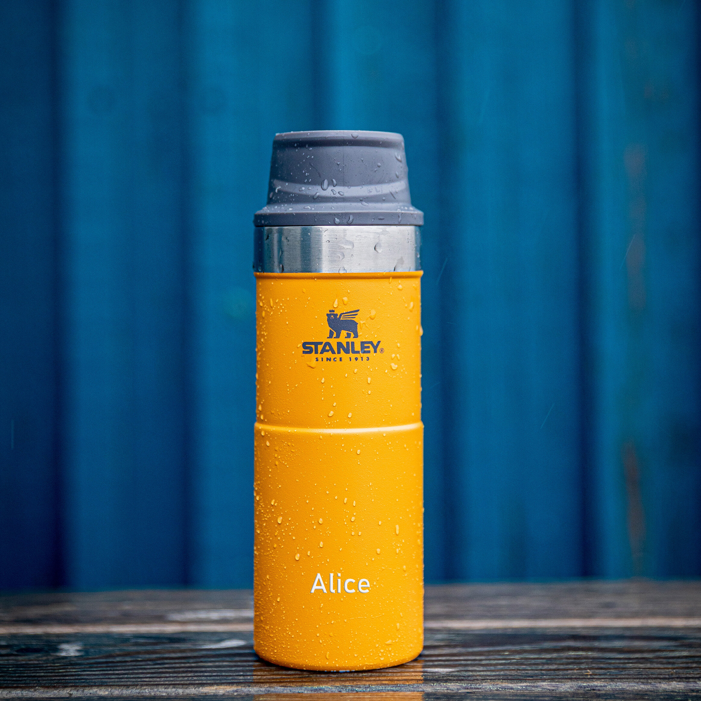 https://www.stanley1913.se/pub_docs/files/STANLEY_TRAVEL_MUG_TRIGGER_YELLOW_01_11.jpg